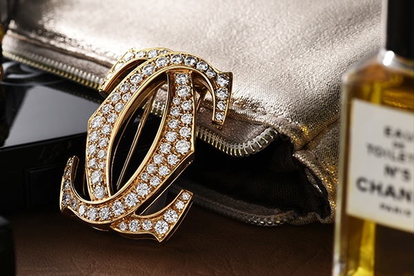 ブローチ BROOCH