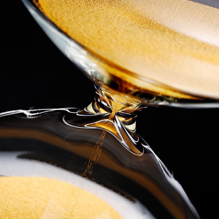}[N j[\ Marc Newson Vi